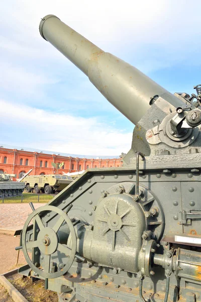 Houwitser in militair Historisch Museum van de artillerie. — Stockfoto