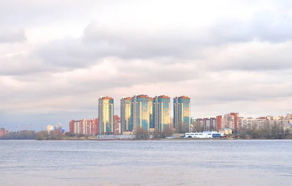 Pohled na řeku Nevu, Petrohrad. — Stock fotografie