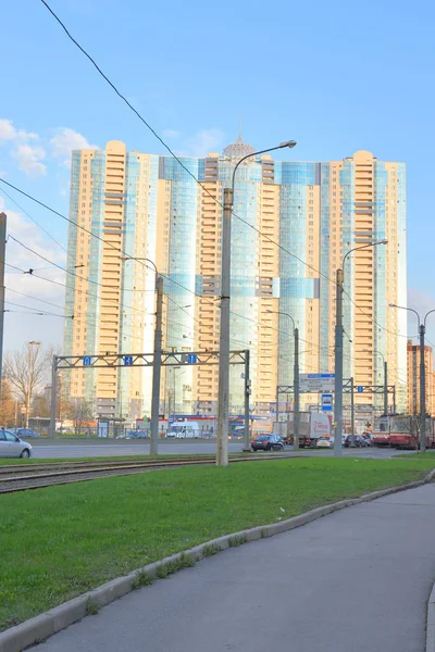 Bostäder skyskrapa Prins Alexander Nevsky. — Stockfoto