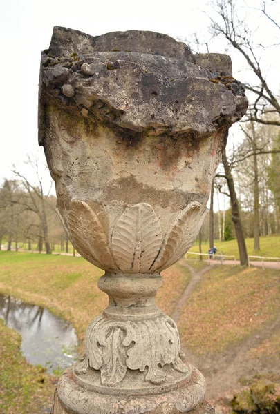 Destroyed old vase. — Stock Photo, Image