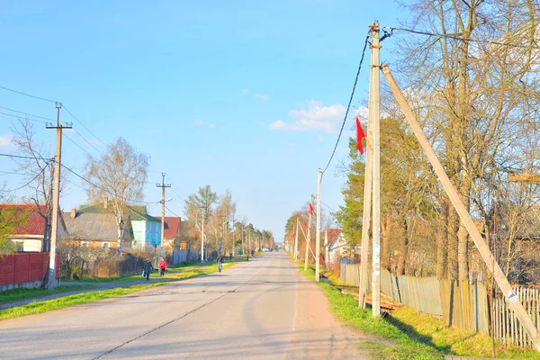 Wiejska ulica w miejscowości ulyanovka. — Zdjęcie stockowe