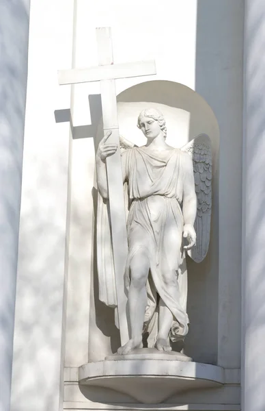 Statue of Angel. Fragment of the Trinity-Izmailovsky Cathedral. — Stock Photo, Image