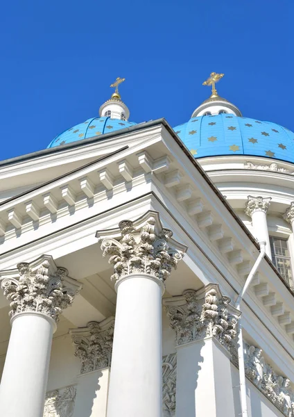 Колонны Троицко-Измайловского собора . — стоковое фото