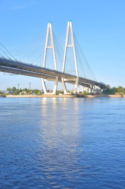 Kablo St.Petersburg Bridge'de kaldı.