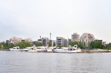 Görünüm Krestovsky adada Neva Nehri'nin set of