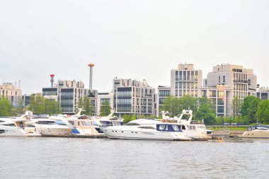 Görünüm Krestovsky adada Neva Nehri'nin set of