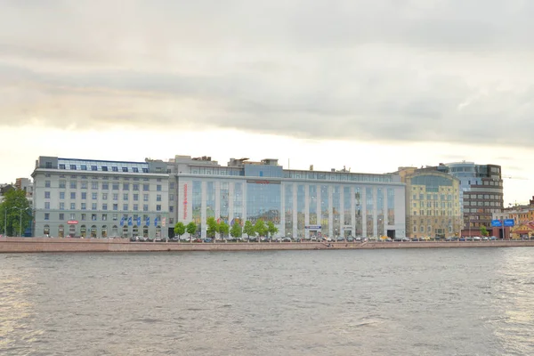 L'Embankment Petrogradskaya . — Photo