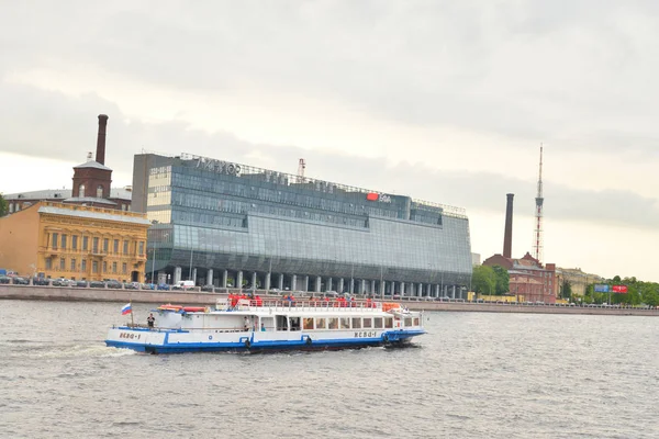 De Embankment Petrogradskaja. — Stockfoto