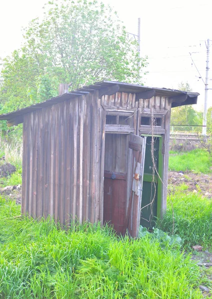Oud rustiek toilet. — Stockfoto
