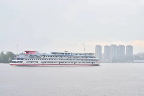 Utsikt över floden Neva, Sankt Petersburg. — Stockfoto