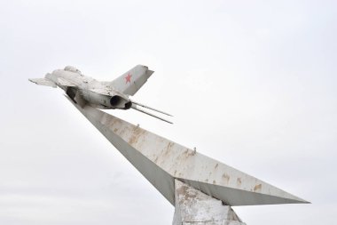 Askeri pilotlar - Mig-19 avcı uçağı anıt.