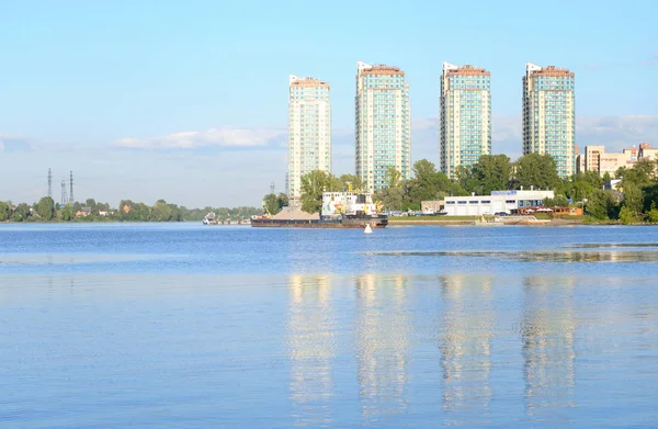 Widok na rzekę Neva, Petersburg. — Zdjęcie stockowe