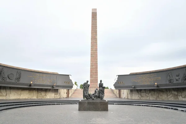 Leningrad kahramanca savunucuları için anıt. — Stok fotoğraf