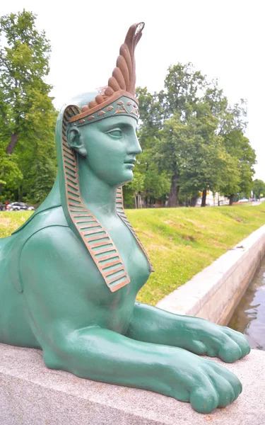 Sphinx på floden Neva banvallen. — Stockfoto