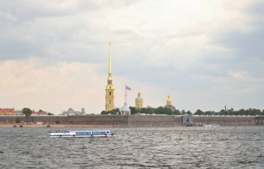 Peter ve Pavel kale ve Neva Nehri.