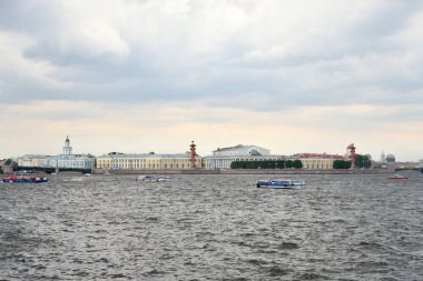 Tükürük Vasilyevsky Adası ve Neva Nehri.