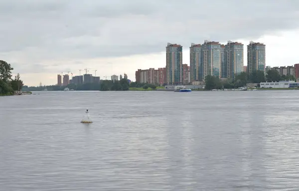 Vista del río Neva, San Petersburgo. — Foto de Stock