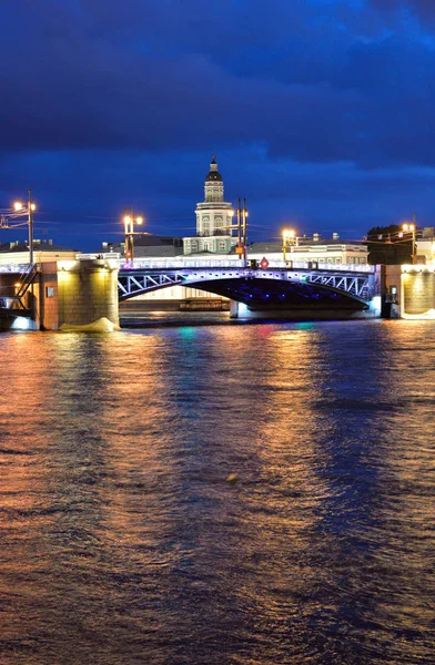 Ponte do Palácio à noite. — Fotografia de Stock