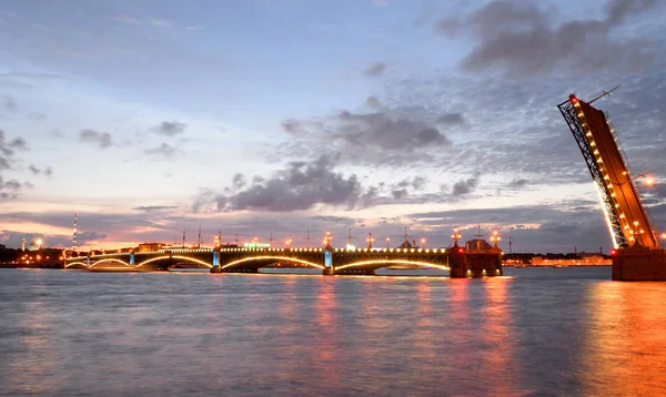 夜のトリニティ橋. — ストック写真