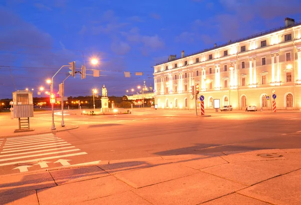 Praça Suvorov à noite . — Fotografia de Stock