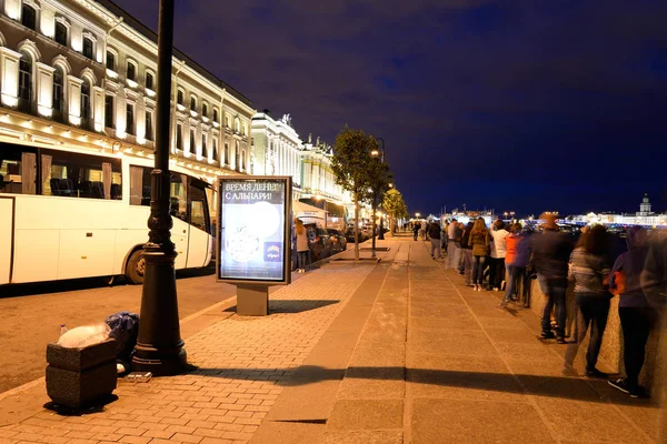 Palácio Embankment à noite . — Fotografia de Stock