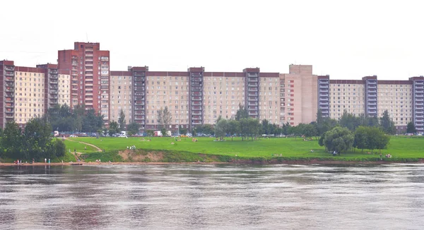 Uitzicht op de rivier de Neva, Sint-Petersburg. — Stockfoto