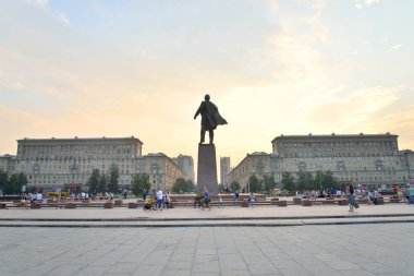 Moskova ile Lenin anıt gün batımında kare.