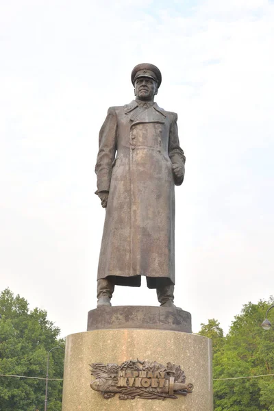 Памятник Георгию Константиновичу Жукову . — стоковое фото