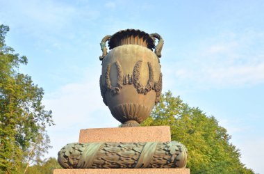 St.Petersburg neoklasik tarzda vazoya.