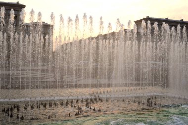 çeşmeden su coşma.