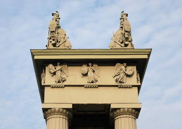 Les portes triomphales de Moscou à Saint-Pétersbourg . — Photo