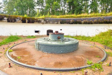 Eski topçu batarya Harabeleri.