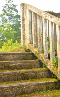 Merdiven beton terk edilmiş.