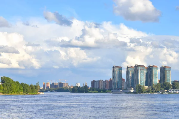Widok na rzekę Neva, Petersburg. — Zdjęcie stockowe