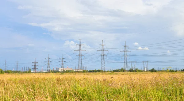 Power line in the countryside. — Stock Photo, Image