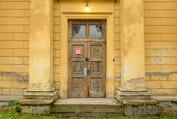 Eski bina kapısı. — Stok fotoğraf