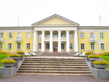 Stalin tarzında yapıdır.