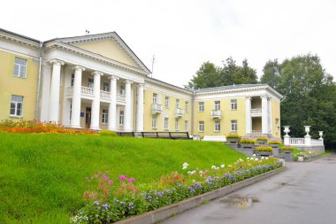 Stalin tarzında yapıdır.