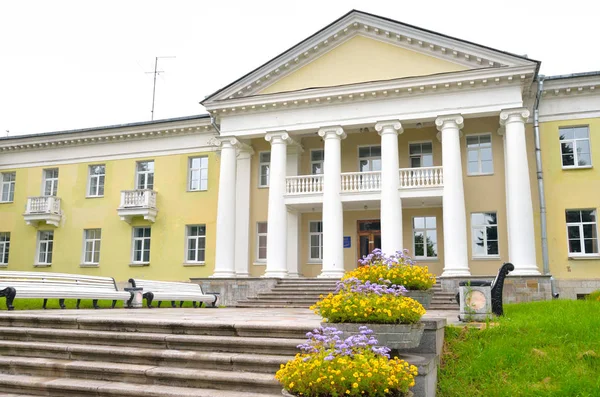 The building is in the style of Stalin. — Stock Photo, Image