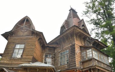 Eski konut ahşap bina.