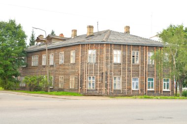 Eski konut ahşap bina.