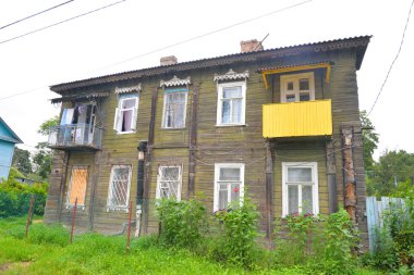 Eski konut ahşap bina.