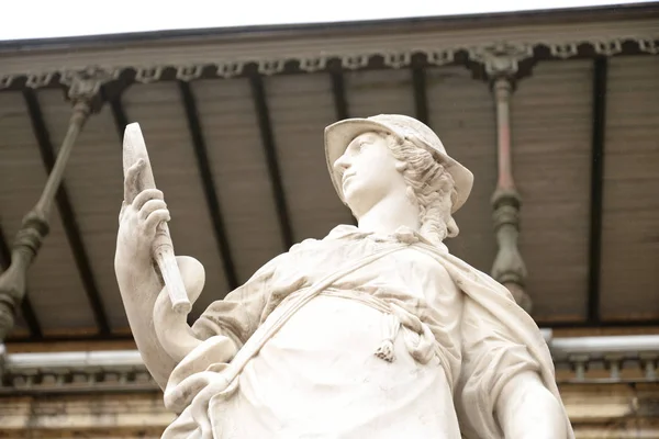 Statue Wisdom near Big Gatchina Palace. — Stock Photo, Image