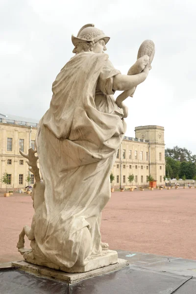 Statue Wisdom near Big Gatchina Palace. — Stock Photo, Image