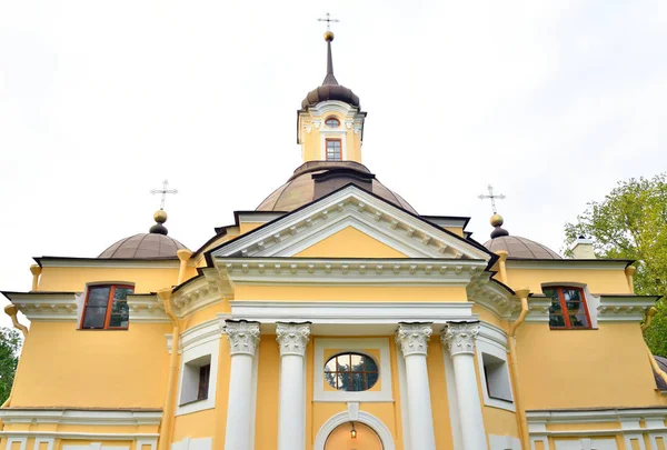 The Church of the Holy Apostles Peter and Paul in Znamenka. — Stock Photo, Image