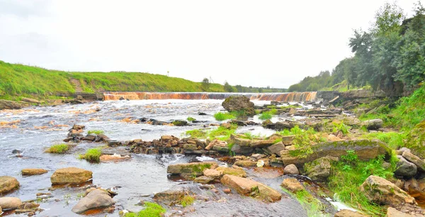 Uitzicht op de rivier tosna. — Stockfoto