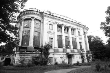 Terk edilmiş Emlak Demidovs.