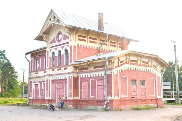 Fragment av byggnad järnvägsstation. — Stockfoto