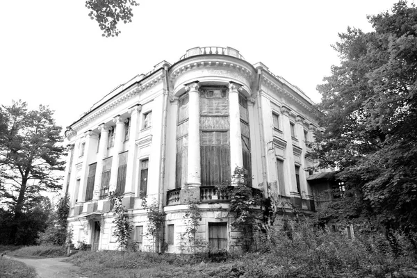 Abandoned estate Demidovs. — Stock Photo, Image