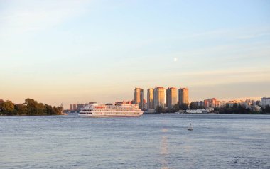 Neva Nehri manzaralı, St. Petersburg..